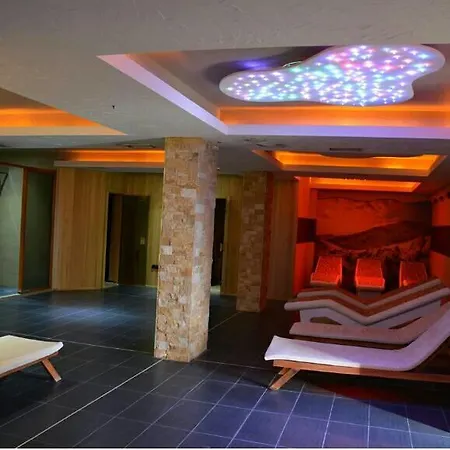 M1 Megi, Milmari Apartman *