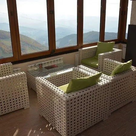 M1 Megi, Milmari Apartment