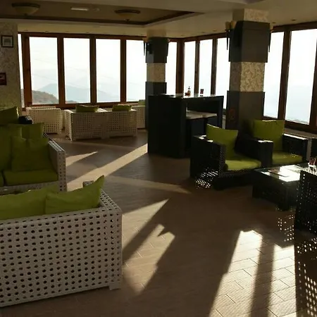 M1 Megi, Milmari Apartman *