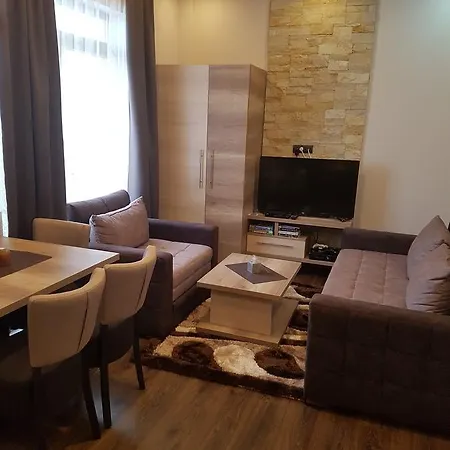 M1 Megi, Milmari Apartman *