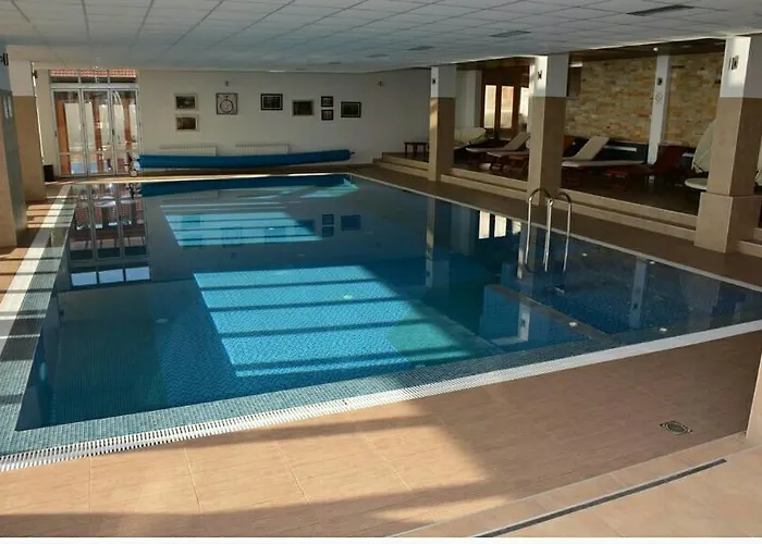 M1 Megi, Milmari Apartament